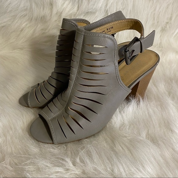 Chinese Laundry Shoes Women’s Size 8.5‎  Heel Buckle Strap Gray Open Toe - Picture 2 of 9